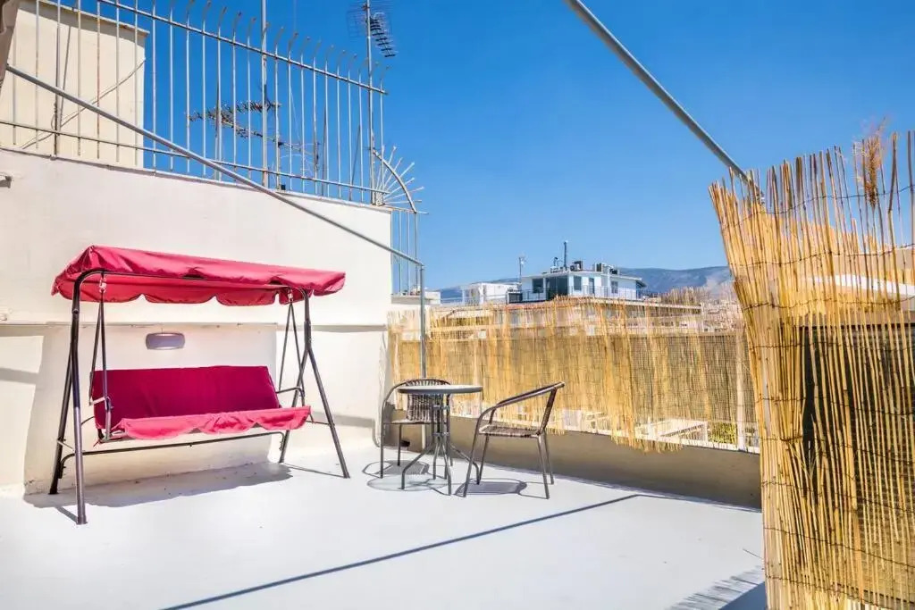 Penthouse with big terrace 2 mins from the metro