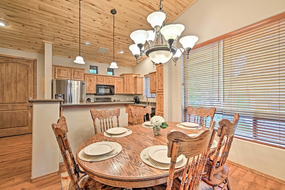 < 1 Mi to Torreon Golf Club: Show Low Condo
