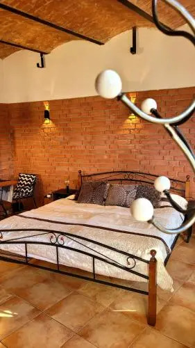 Studio Colonial