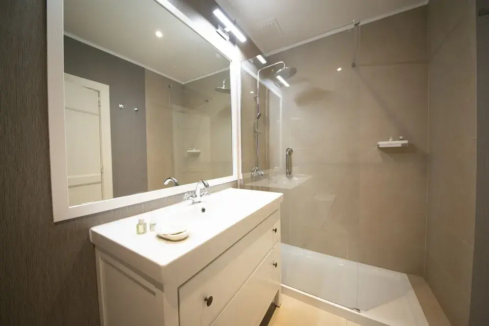 ALTIDO Exquisite 2BR home w/ balcony in Lapa