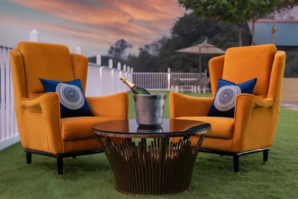 Paramount Riverfront Resort & Spa