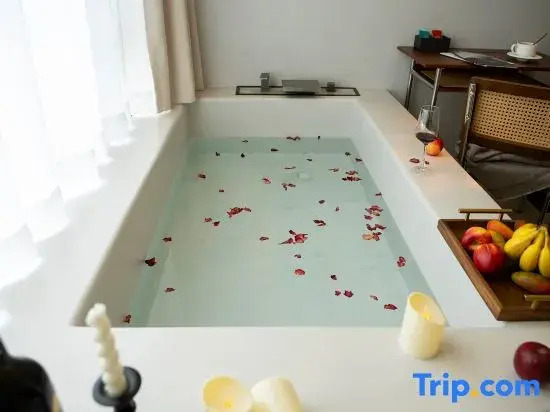 Muqing Senyu · Light Luxury Seaview Hot Spring Homestay