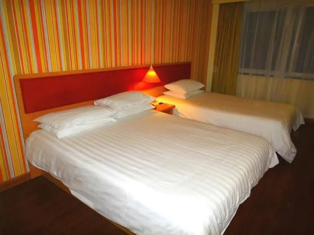 Home Inn Suzhou GuanQian