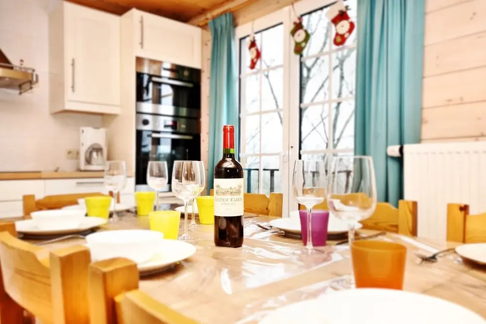 Cozy & Luxurious Chalet with Sauna, Hot Tub, Large Garden, Covered Terrace