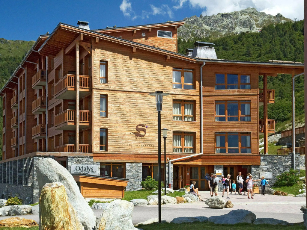 Luxury apartment with a view in the large Paradiski ski area