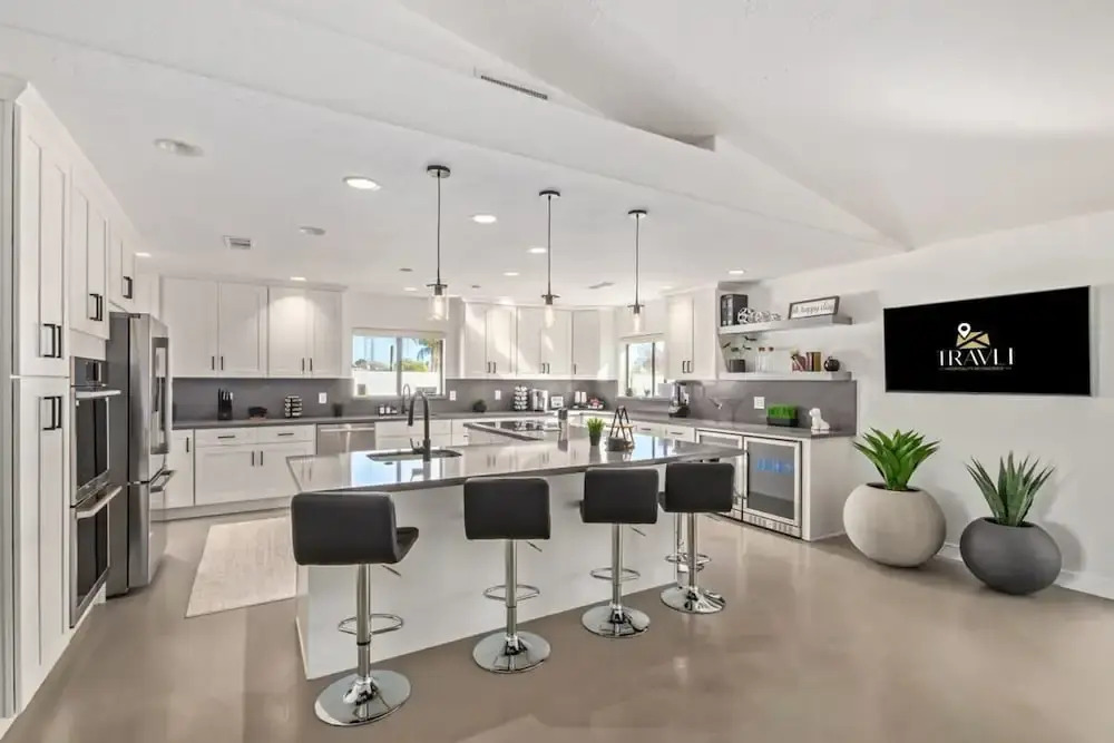 5BR Resort-style Oasis 2 Primary s Cabana Gameroom