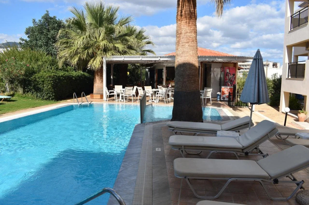 Sunshine Studios & Apartments