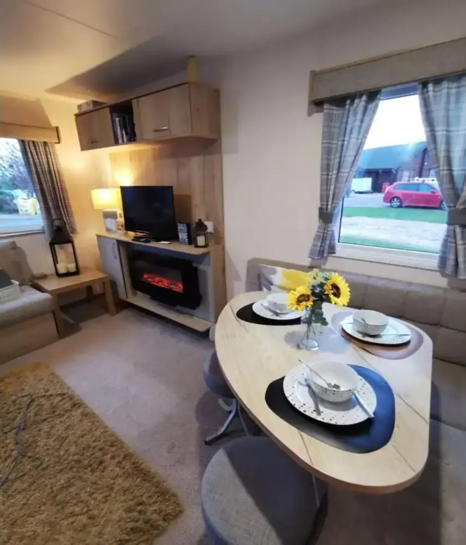 Cosy Hottub Caravan Retreat in Lincolnshire