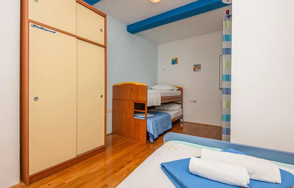 Nice Apartment in Igrane With 3 Bedrooms and Wifi