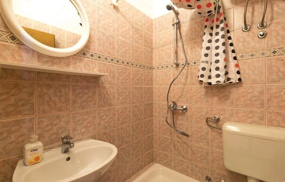 Amazing Home in Makarska With Wifi and 2 Bedrooms