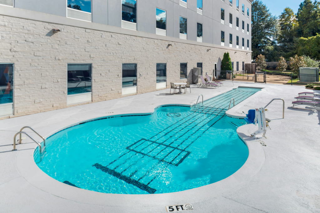 Holiday Inn Express & Suites Memphis Arpt Elvis Presley Blv by IHG