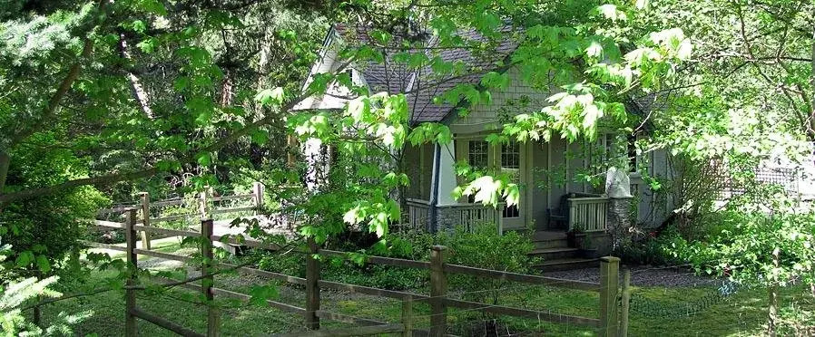 Wisteria Honeymoon Cottage