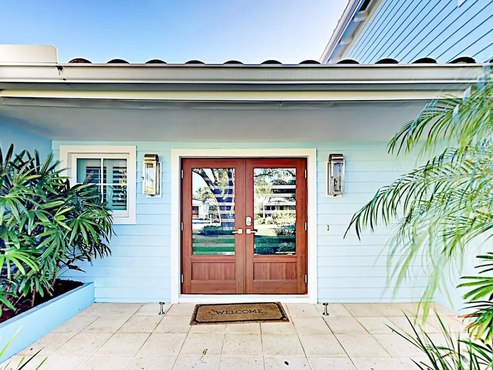 4br/4ba W/ Private Deck & Heated Pool - Near Beach 4 Bedroom Home