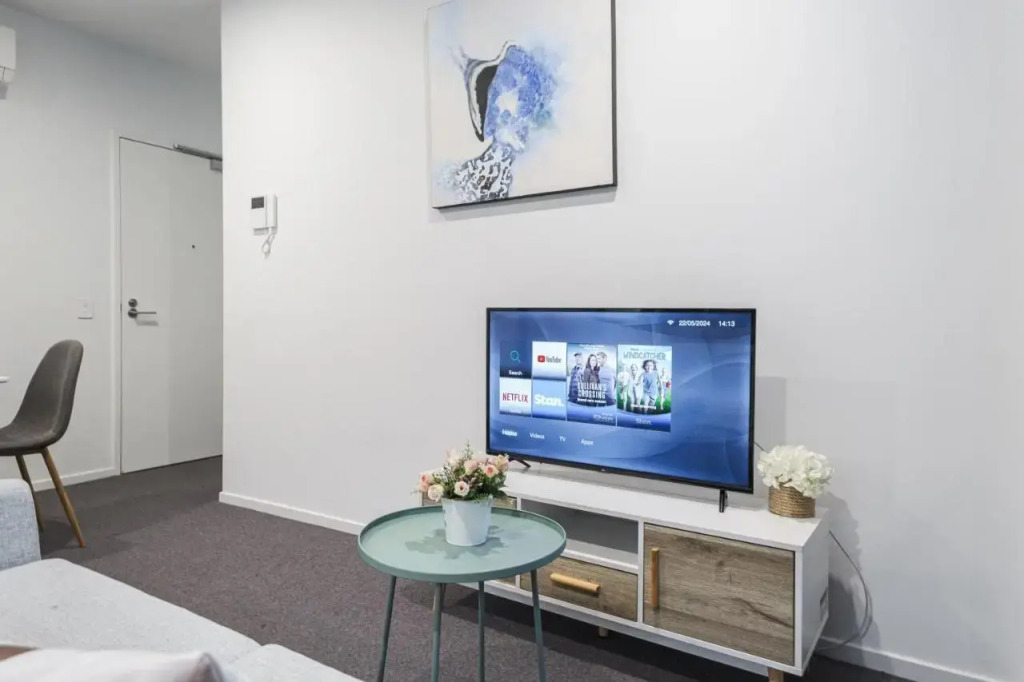 FS109C Modern 1BR1BA in Footscray Pool+Gym