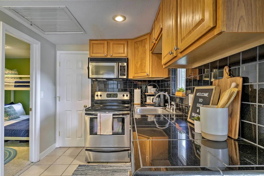 Family Fun! Lakeside Gem + Dock in Sunrise Beach