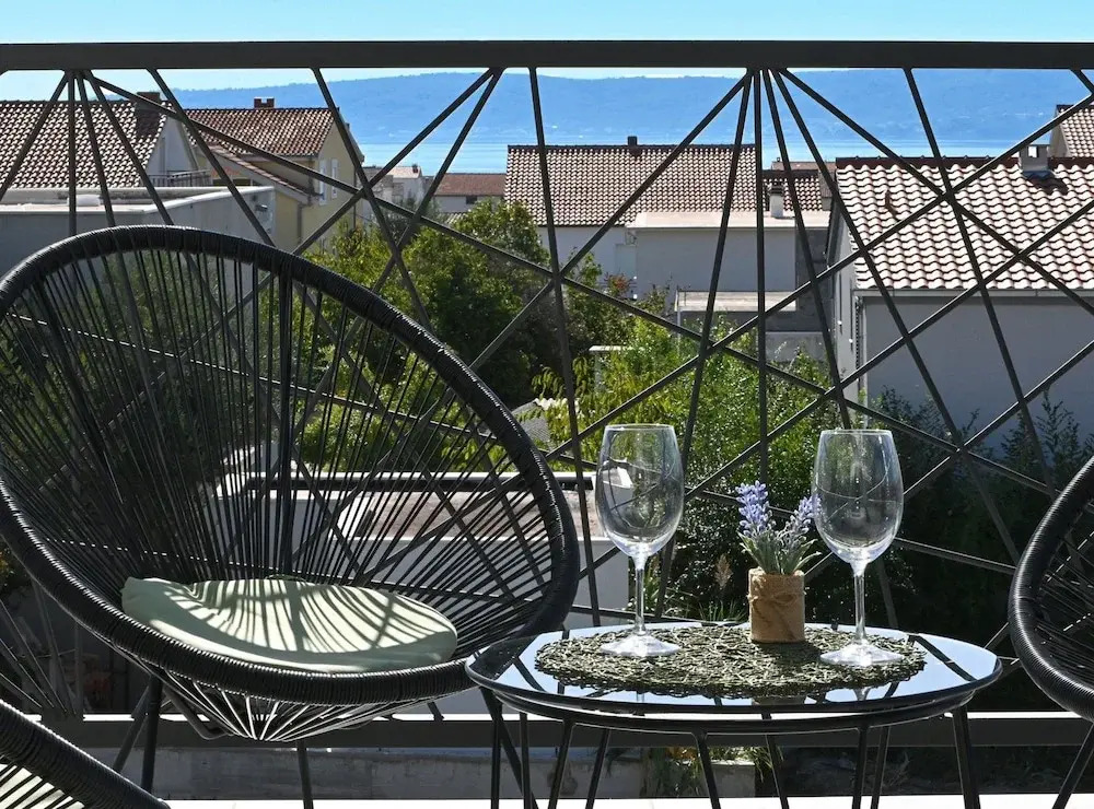 Stylish Kaštela Apartment With Modern Amenities and Free Parking