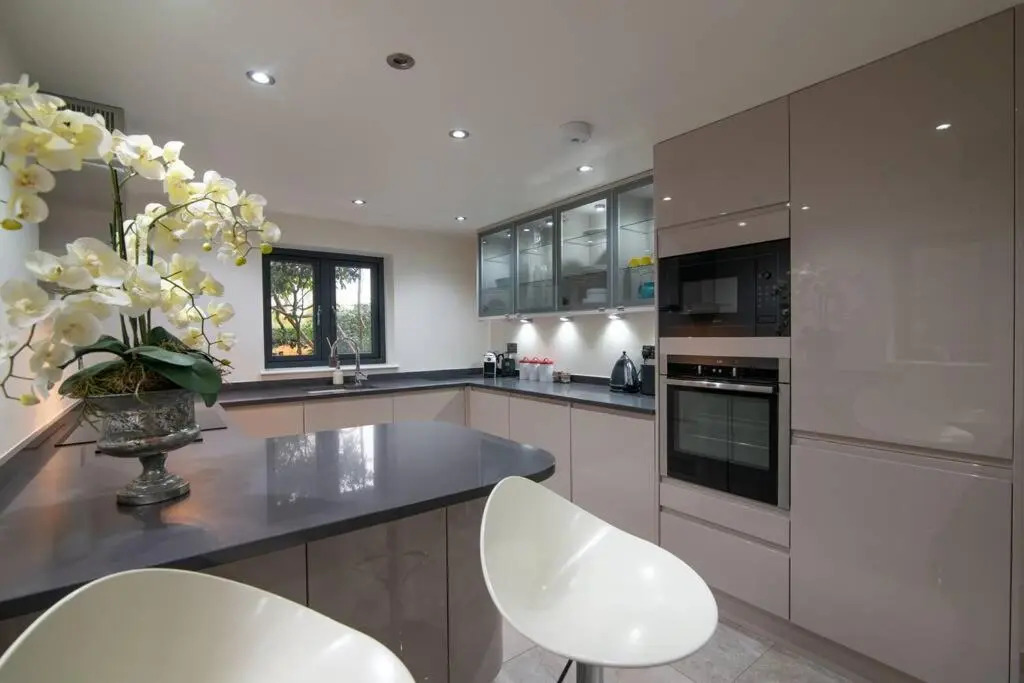 Luxury Coach house next to woodland in Knutsford
