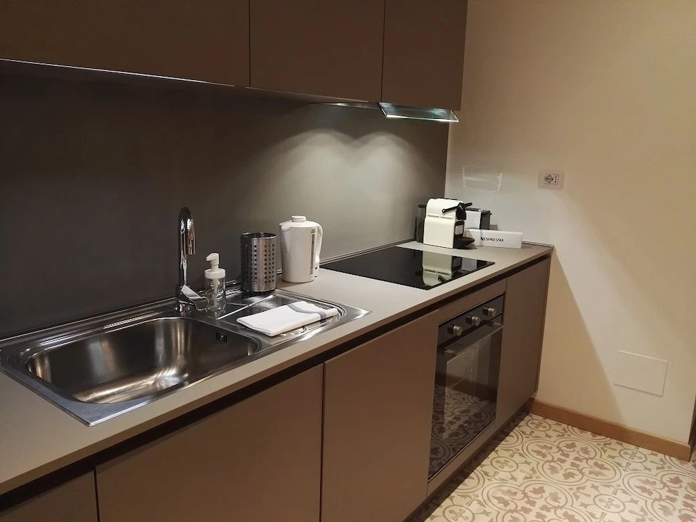 Revere 18 Apartment