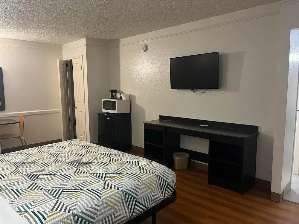 Studio 6 Suites Euless, TX - DFW West