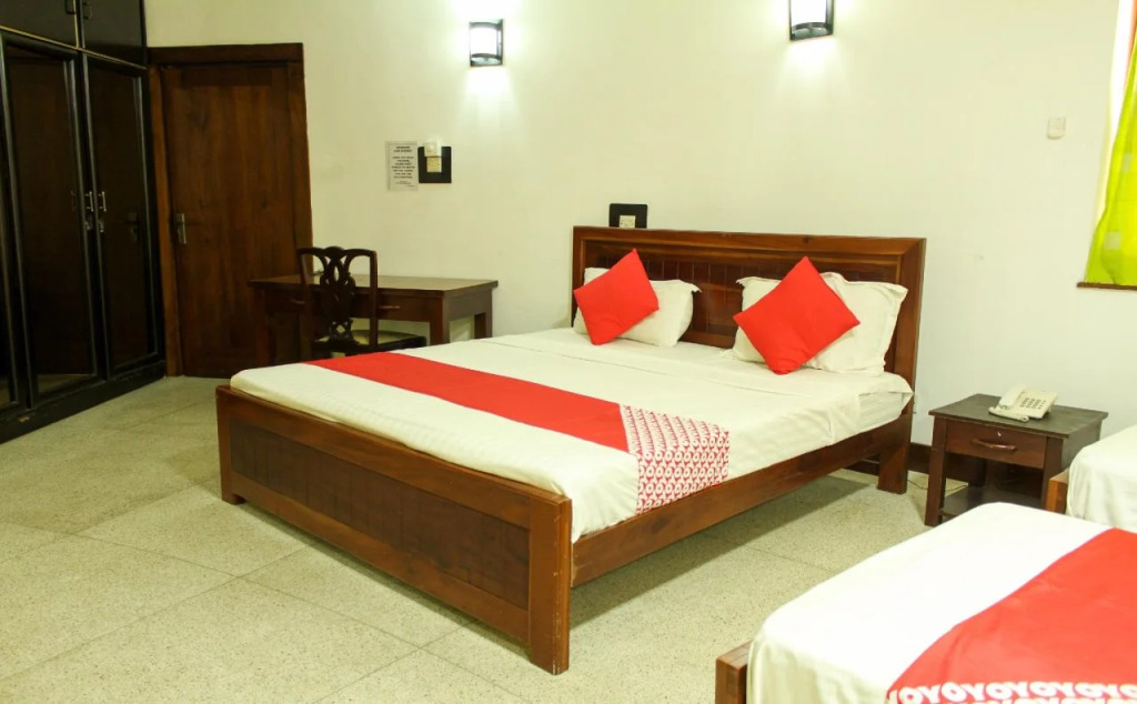 OYO 106 Hotel 12