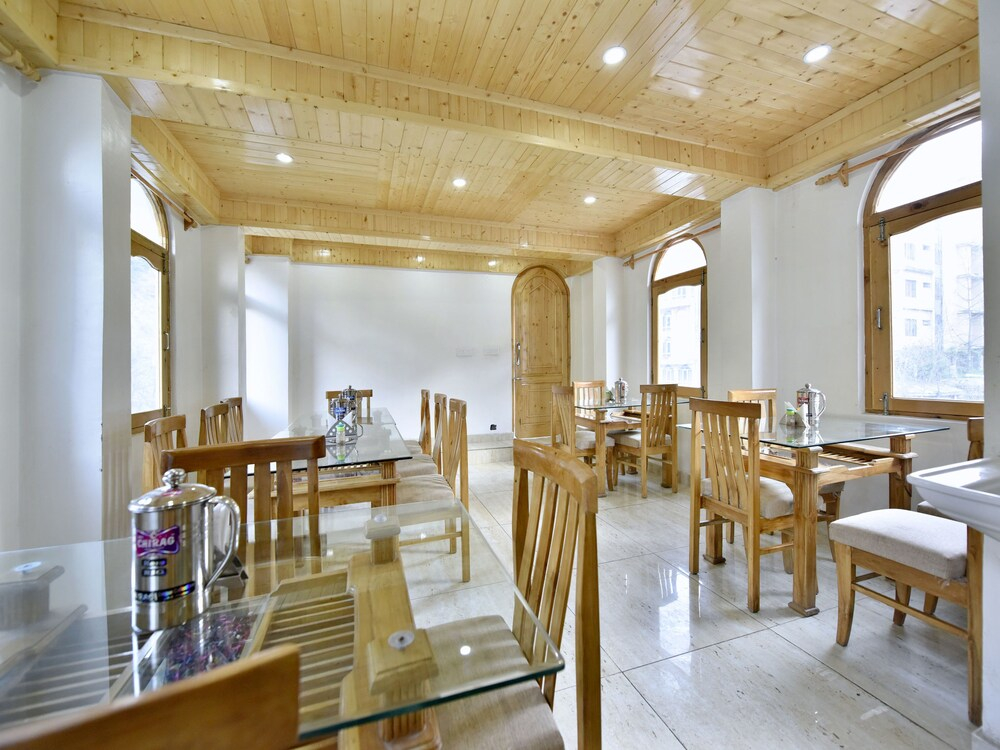 The Avenue River Side Hotel - Near Volvo Bus Stand Manali