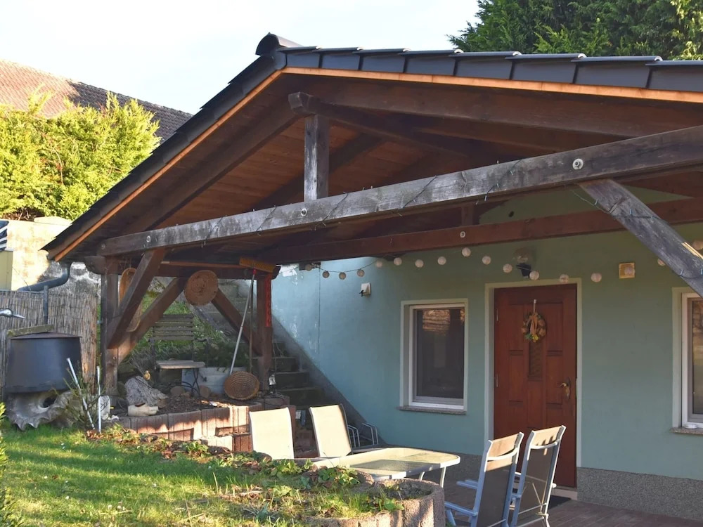 Serene Holiday Home in Naumburg near River