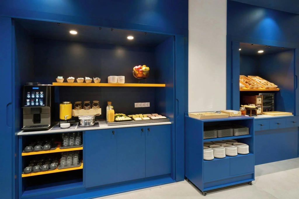 Отель Four Points Flex by Sheraton Madrid Atocha