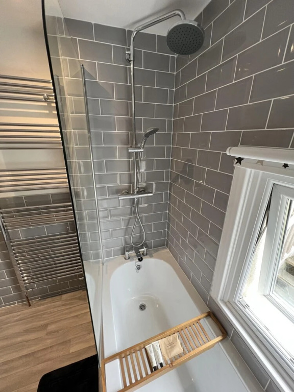 Remarkable 2-bed House in Rochester