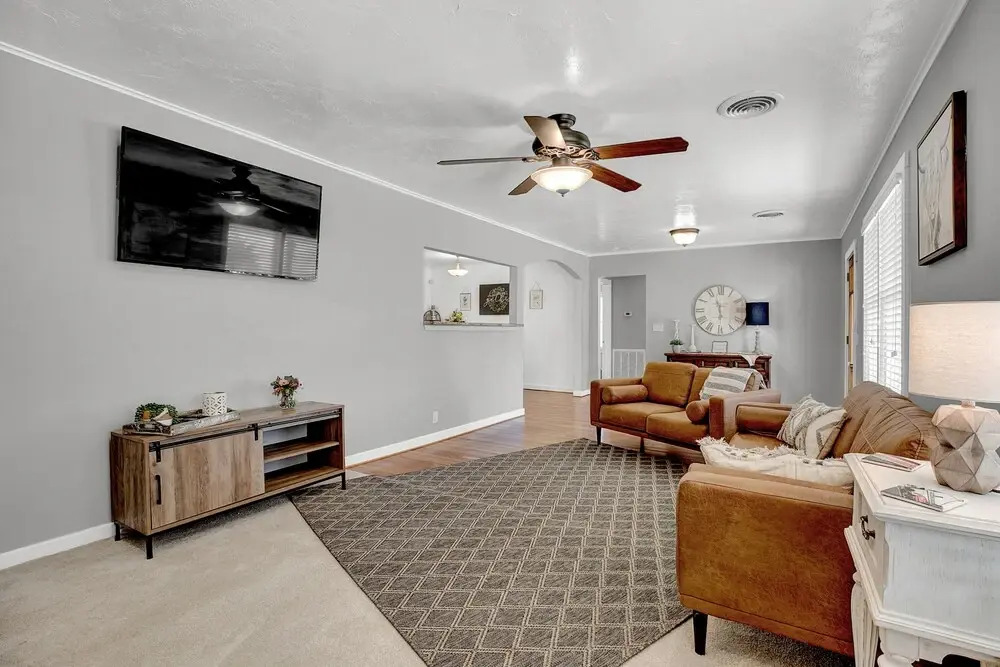 Upscale Home 15 Min Walk to Main St. With Grill!
