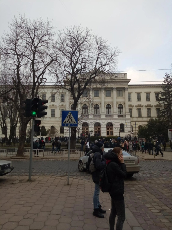 apartments Постійне електропостачання Stepana Bandery Street 37-2
