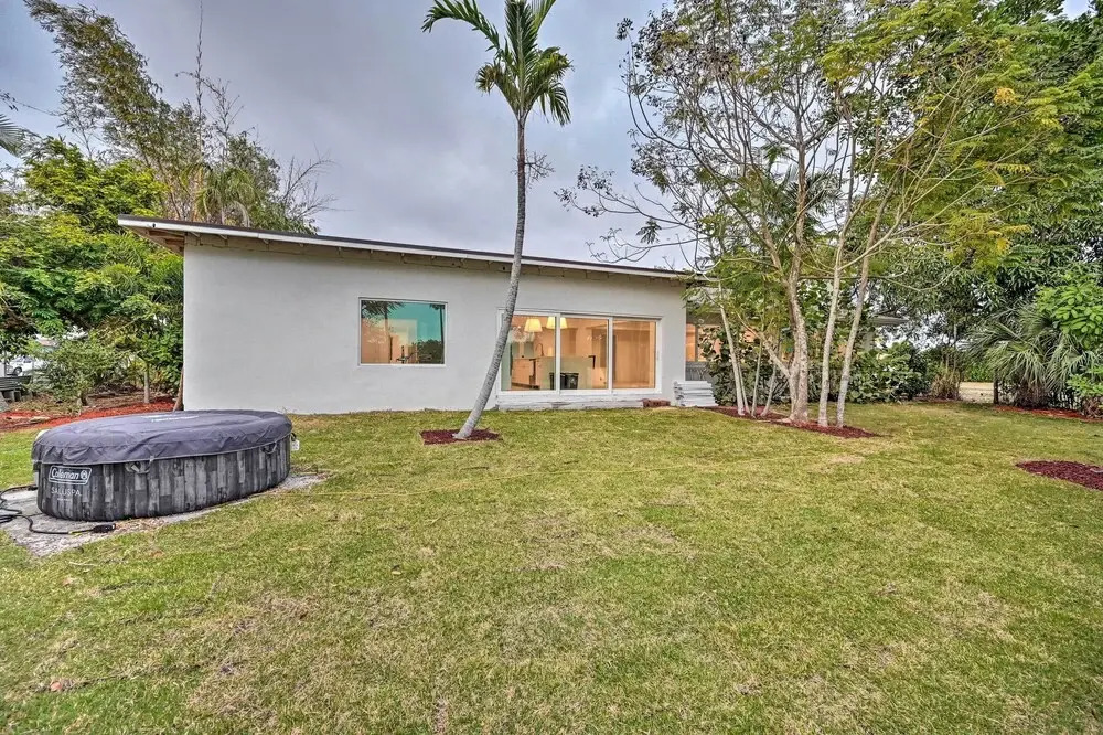 Lakefront House: Hot Tub & Golf Course Views!