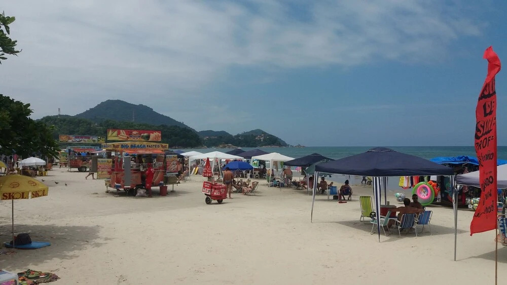Apto 22E ar condicionado e ventilador, 2 quartos, churrasqueira, elevador e piscina