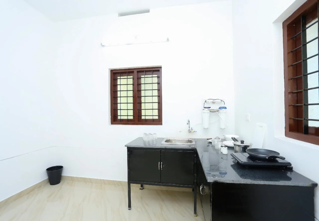 Oyo 25117 Grand Villa