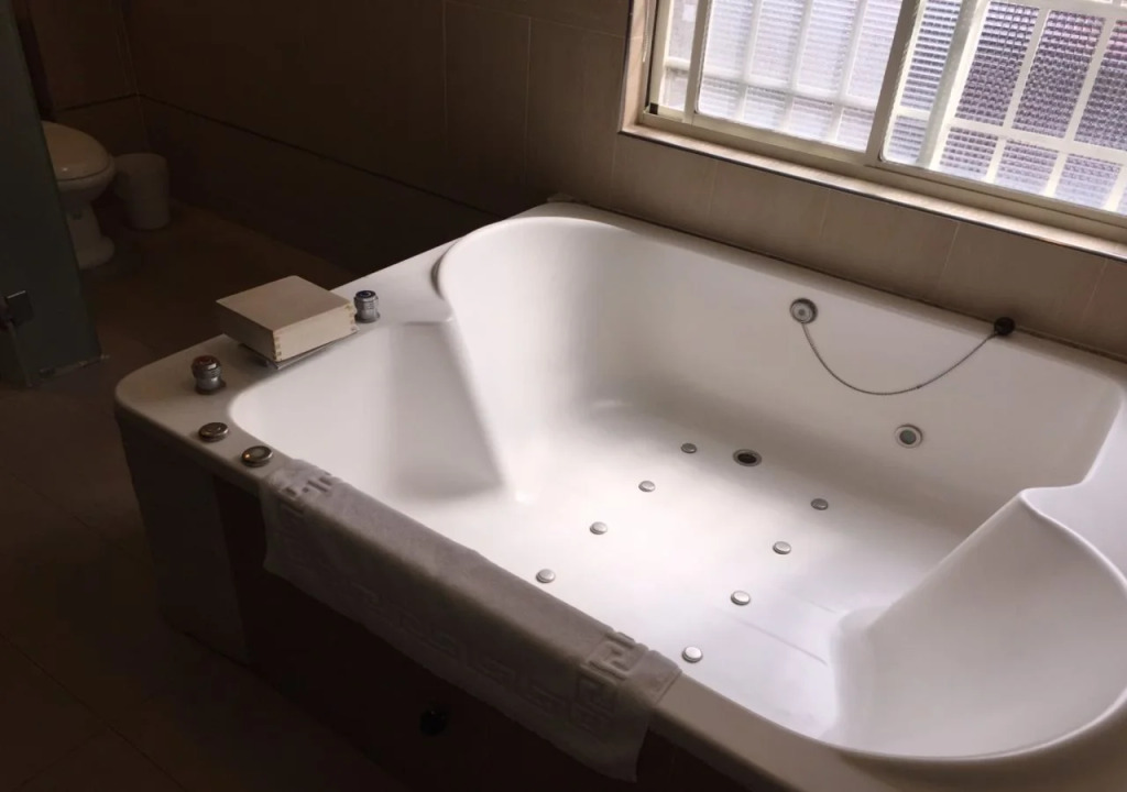 Hefong Deyang Hotspring Hotel