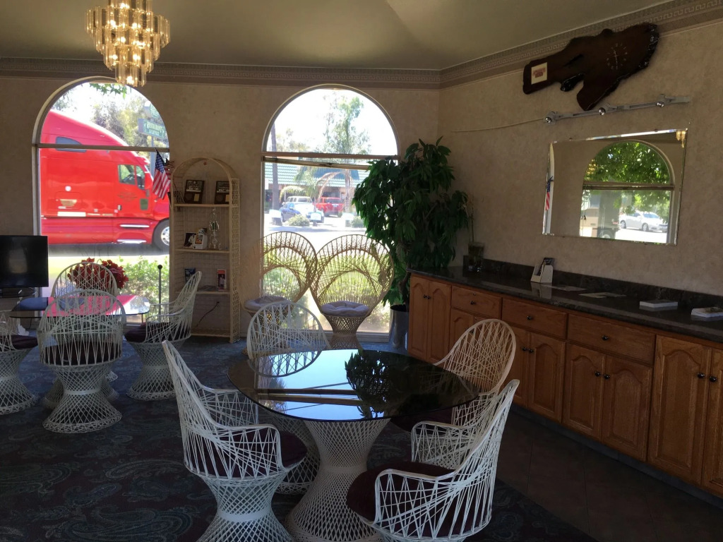 Applegate Inn