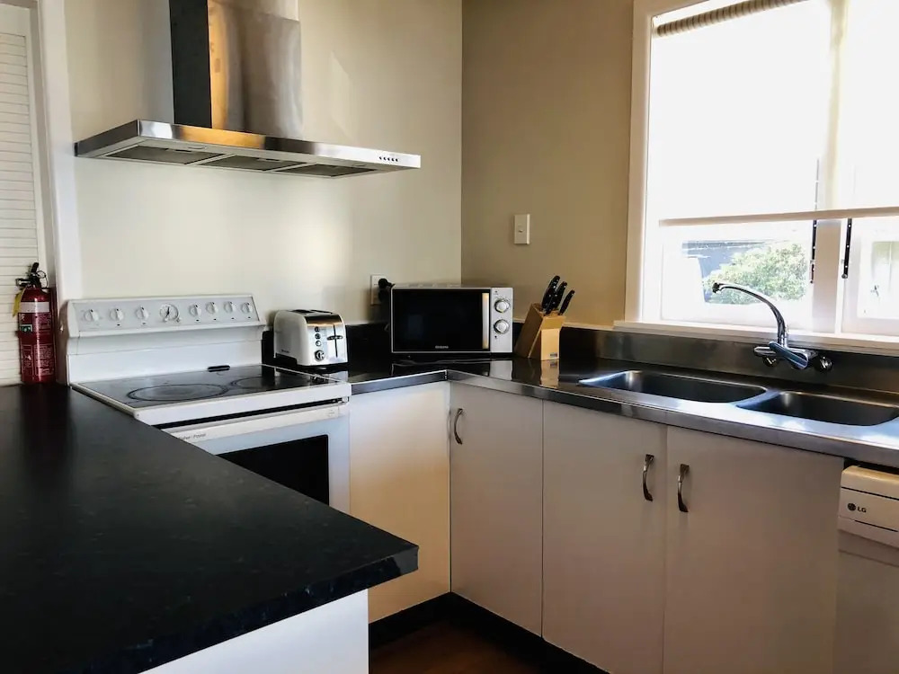 Lakeview Small Studio