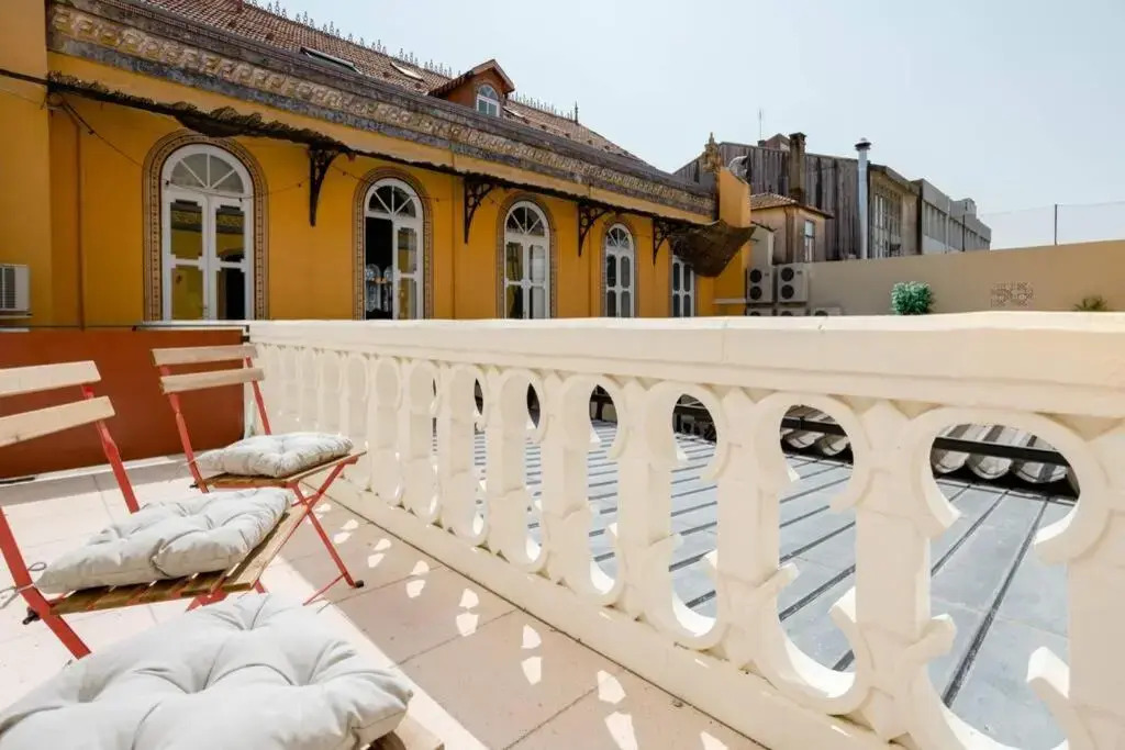 BOUTIQUE Rentals-Art & Charm II Apt w/ Terrace