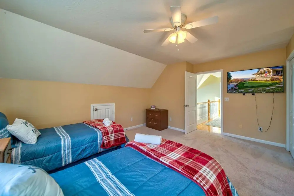 Sunset View 3 BDR Close to Downtown!
