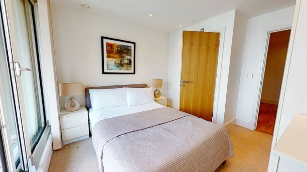 Inviting 2-bed/2-bath Apartment in London