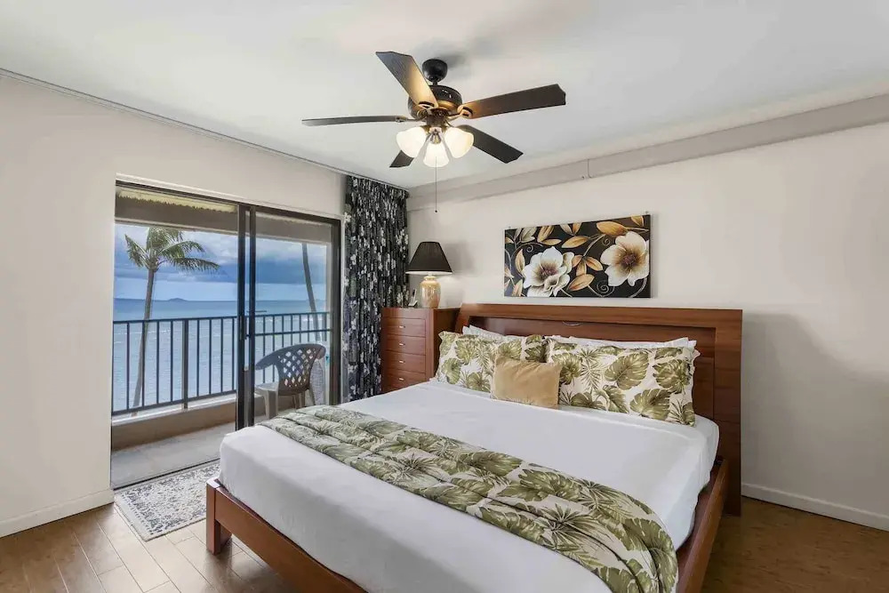 Lauloa 410 - Top Floor, Oceanfront Lanai, Molokini & Halaeakala Views, Split A/C