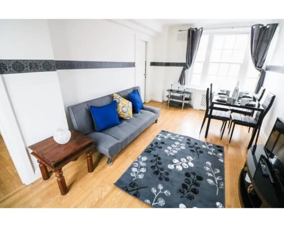 Chique & Spacious top floor 1Bed Oxford St.
