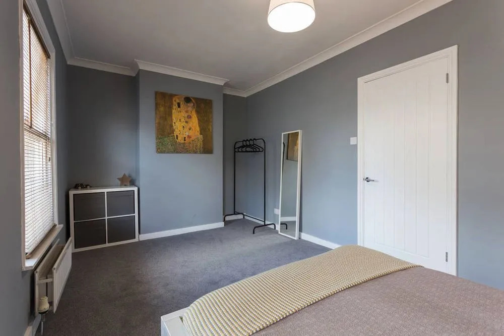 Hastings House - Modern 2 Bedroom House in Central Luton & Near Airport