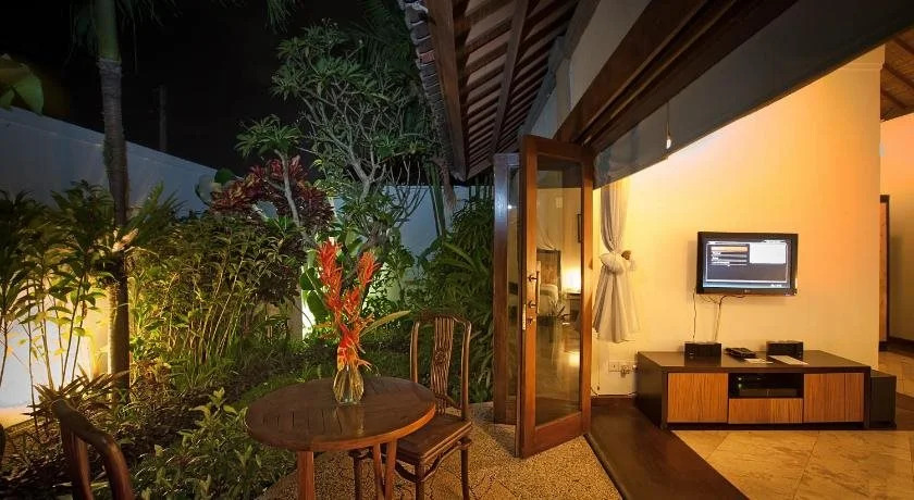 The Junno Villa