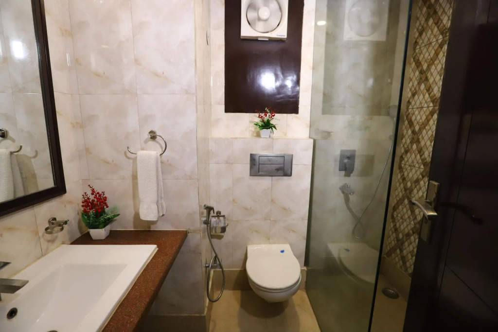 Hotel Palm Grand Naraina New Delhi - Couple Friendly Local IDs Accepted