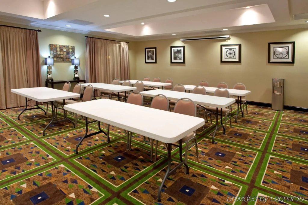 Holiday Inn Express & Suites Columbus - Ft Benning Maingate by IHG