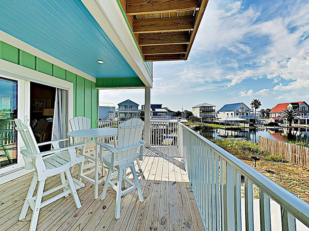 New Listing! All-suite Beach New-build W/ Pool 2 Bedroom Home