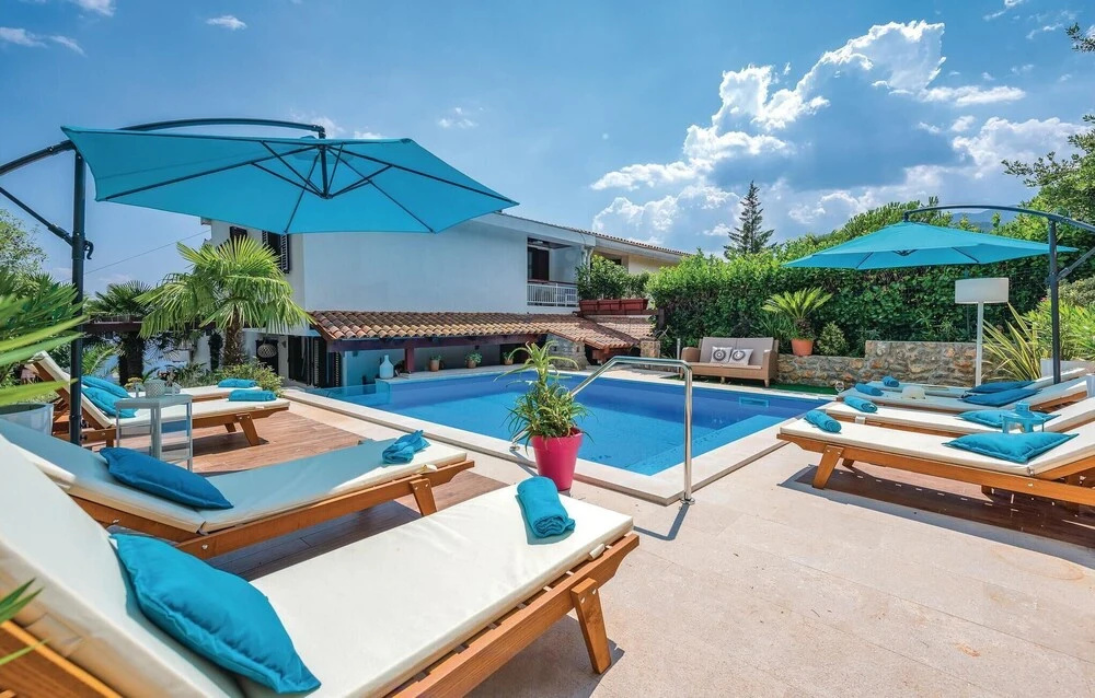 Stunning Home in Icici With Wifi and 4 Bedrooms