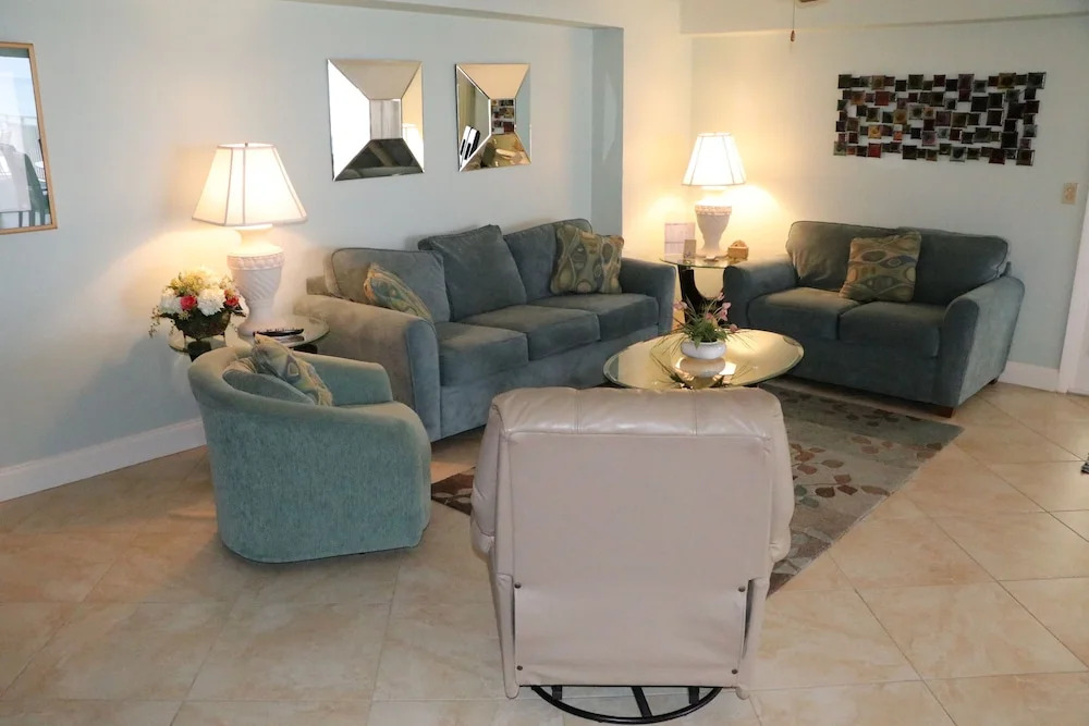 Jamaica Royale 606 - 2 Br Condo