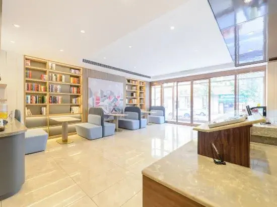 HanTing Premium Hotel (Dalian Renmin Road, Gangwan Square Metro Station)