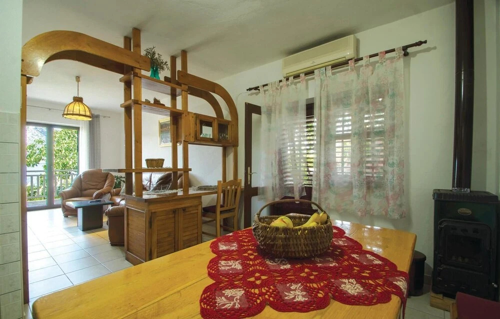 Awesome Home in Racisce With Wifi and 4 Bedrooms